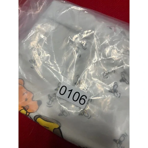 Kids Disney Winnie the Pooh Eeyore Honey Bees T Shirt White Size 5 Made in USA - Picture 8 of 8